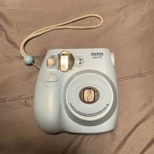 I am selling a digital camera in good shape